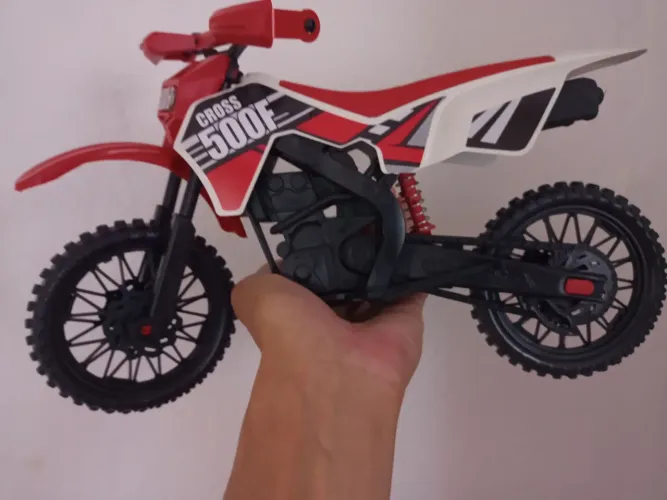 Miniatura de moto de brinquedo grande 34 cm mega cross 500F infantil.