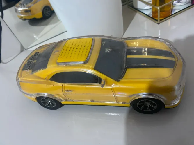 Caixa de som camaro amarelo