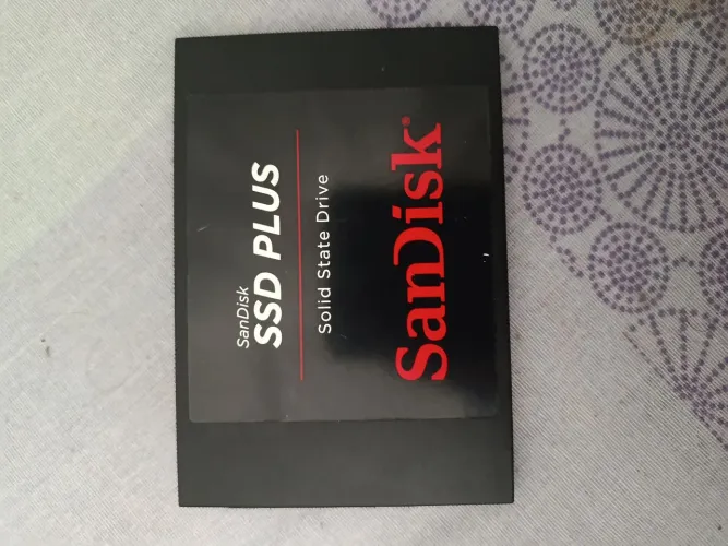 SSD PLUS SanDisk