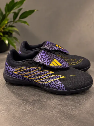Chuteira Society Predator Kaká 43