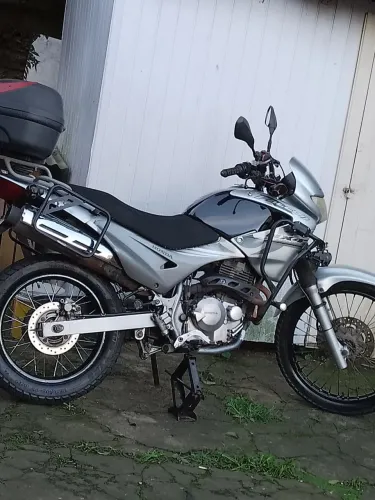 NX Falcon prata 2007 com a roupa da 2008