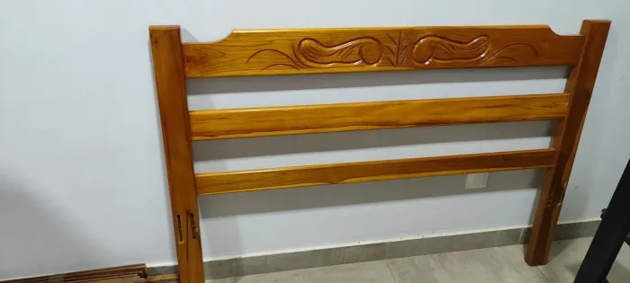 Cama de madeira 