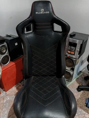 Passo cadeira game toda em couro confortável com ajuste