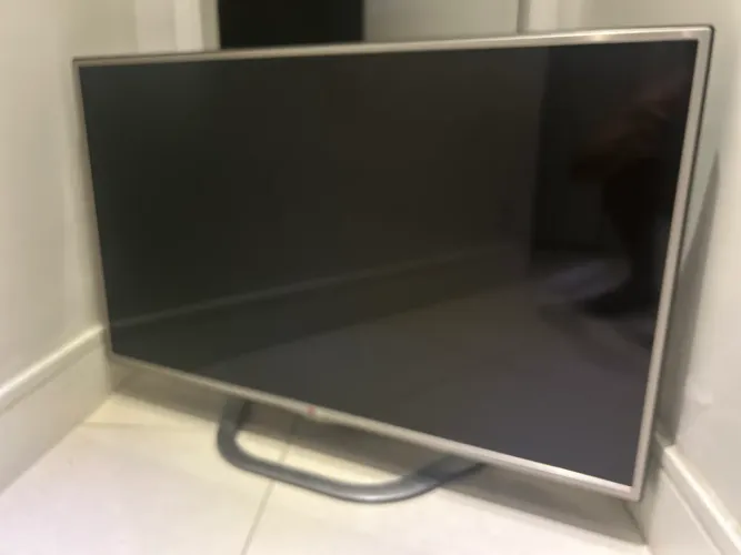 TV LG 42LA6130 - Retirada de peças 