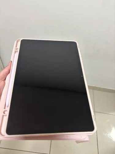 samsung S9fe lilás, acompanha a caneta e uma capa rosa e um pequeno arranhado na tela