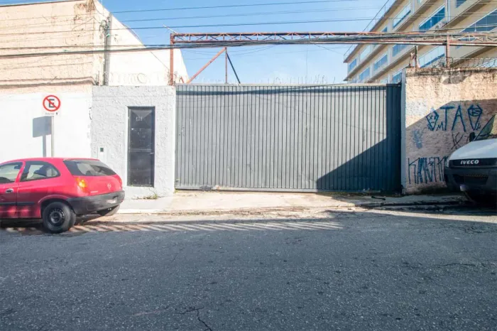 Galpão na Rua Venâncio Diniz Junqueira, 121  800 m²