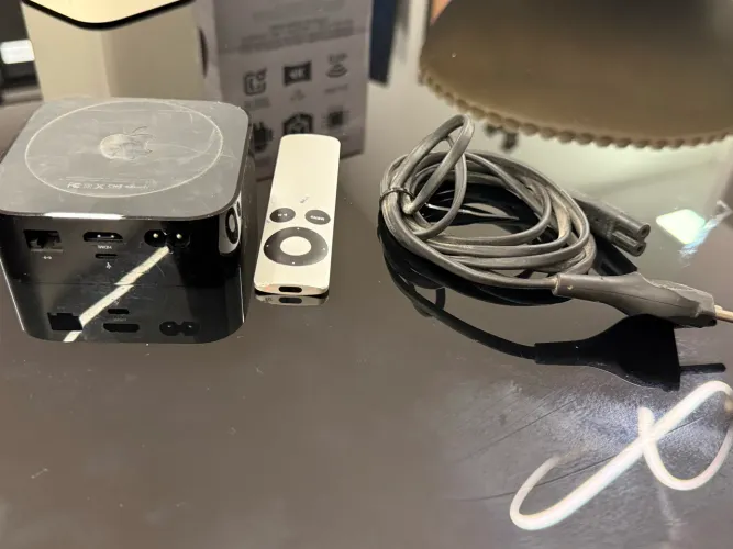 Apple TV HD A1625 4ª Geração + Siri Remote Original