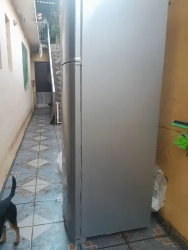 Vende se uma geladeira usada eletrolux 2 portas