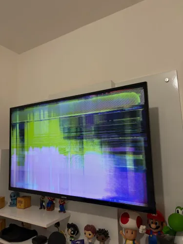 Android TV 43 Polegadas (com defeito para retirada de peças)