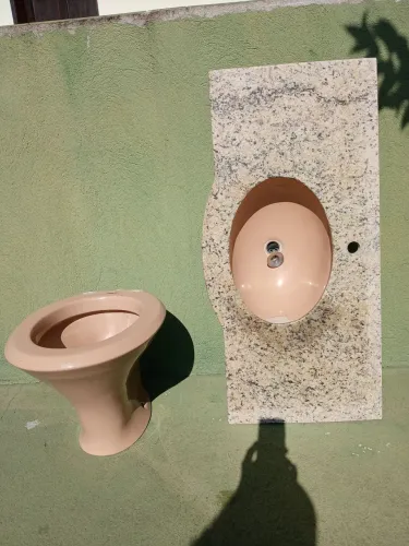 Vendo vaso e pia por R$ 250,00