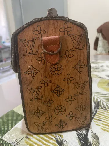 Bolsa antiga estilo maleta loui vitton