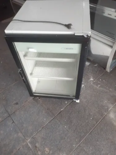 Geladeira expositora metal frio 220vts  80 litros 