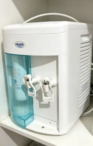 Vendo purificador de água filtro semi novo pouco tempo de uso 300 reais aceito proposta
