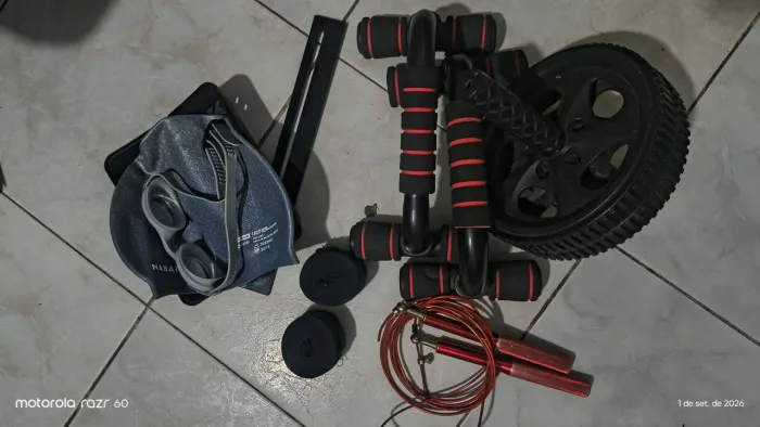 Rolinho de ABS, corda speed, apoio de flexão e porta medalha