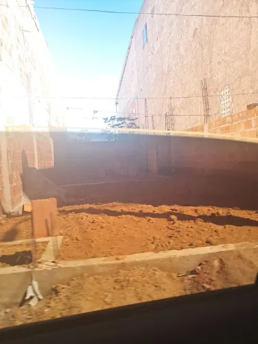Vendo uma construção em ponto de laje