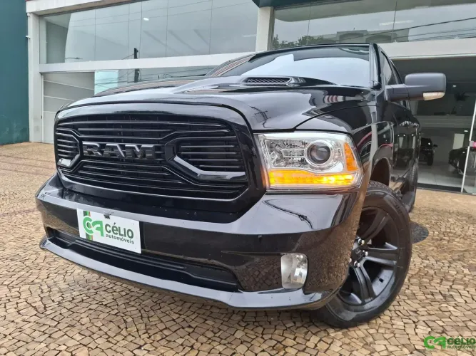 Ram Classic Laramie Night Edition 5.7 V8 16V Gasolina 4X4 Aut. 2022