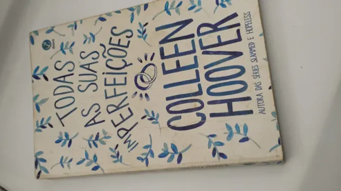 livro todas as suas imperfeições colleen hoover