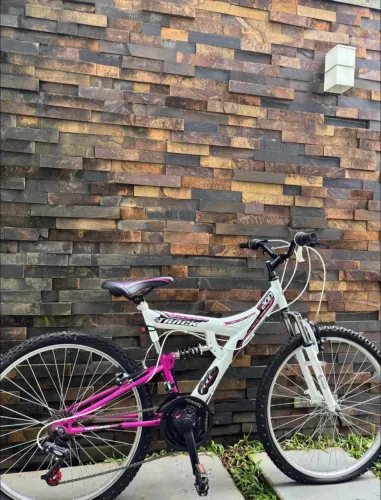 Vendo Bicicleta Feminina Track & Bikes Aro 26 Full Suspension
