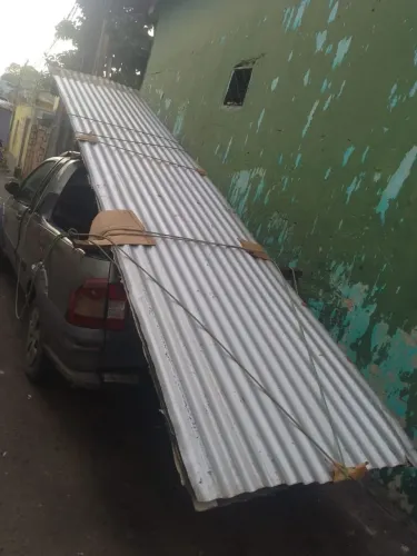 Vende-se 5 telhas de zinco usada