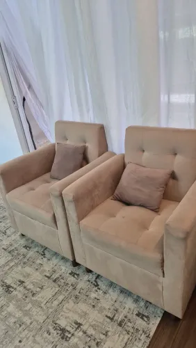 Poltronas em Suede Estofado D28