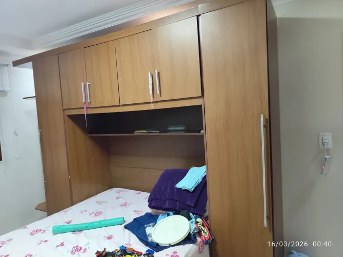 Guardado roupa modulado com cama 