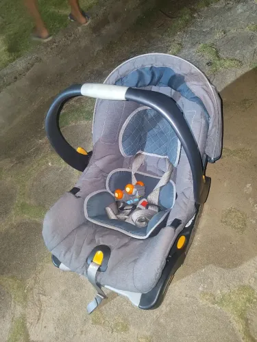 Cadeirinha de bebê - Chicco keyfit com base 
