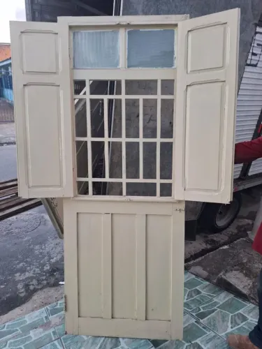 Porta de Jatobá largura 80 altura 2,10 valo $700 só ligar *71 ou zap