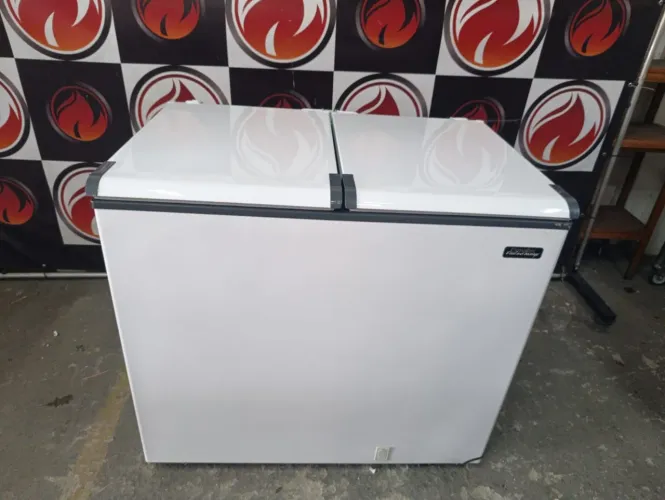 Freezer horizontal 2 portas 303 litros 110 volts marca Esmaltec novo garantia de 3 meses