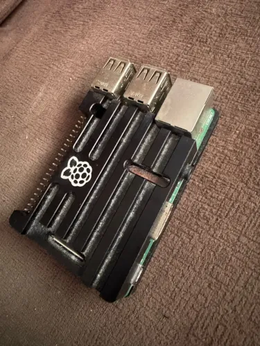 Raspberry Pi 3 Model B 1GB Original com Dissipadores