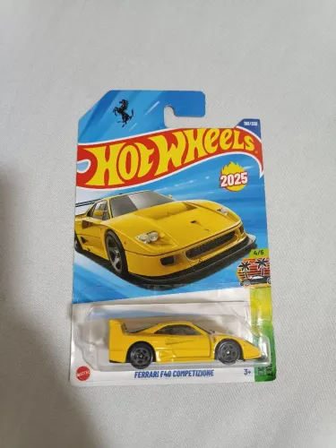 Hotwheels Ferrari F40 amarela