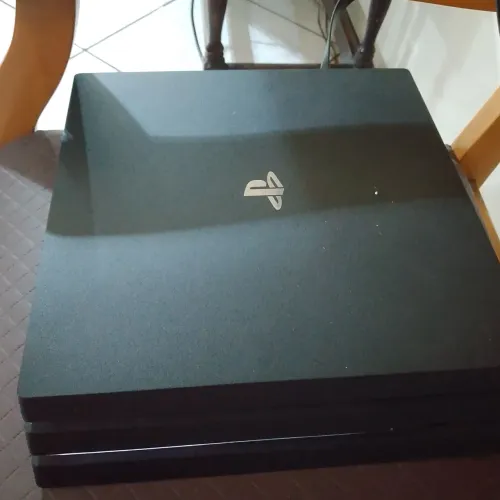 Playstation 4 pro novo com o controle e cabos, aceito troca em cavalo ou égua