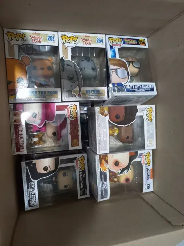 Lote com 25 funkos ( encomenda).
