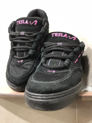 Tesla Coil Black Purple N.39