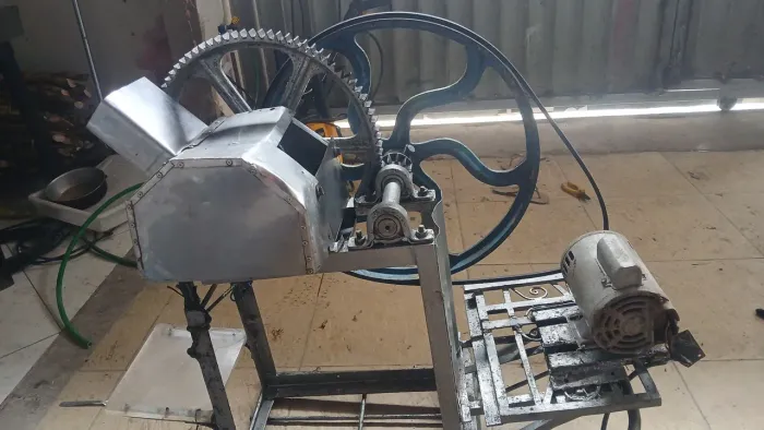 Máquina de Caldo Cana com motor elétrico e Rolo inox 