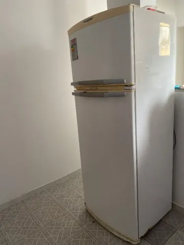 Geladeira Fost free usada mas funcionando Bem apenas com marcas de uso não está com defeit
