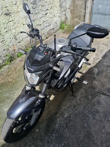 Vendo essa belíssima MOTO, valor 19.000