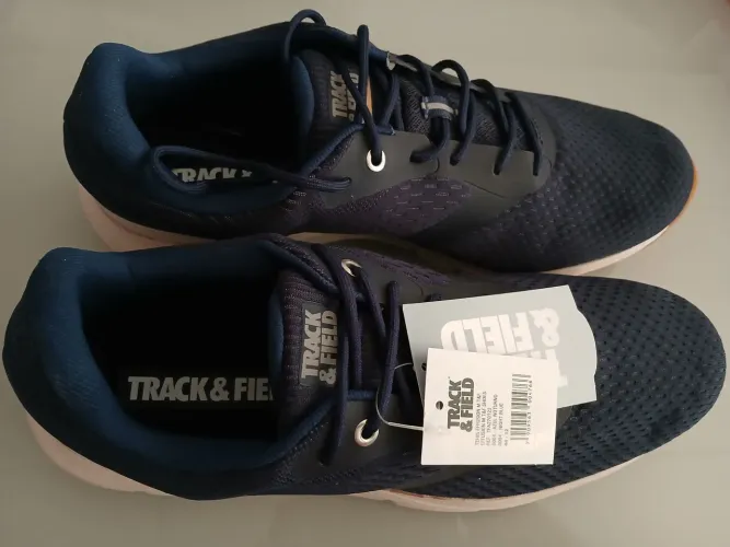 Tênis Track e Field , novo. Comprei tamanho errado e perdi o prazo pra troca.
