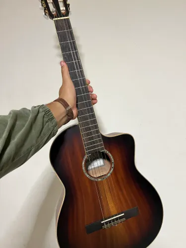 Violão Córdoba, Raro no Brasil 