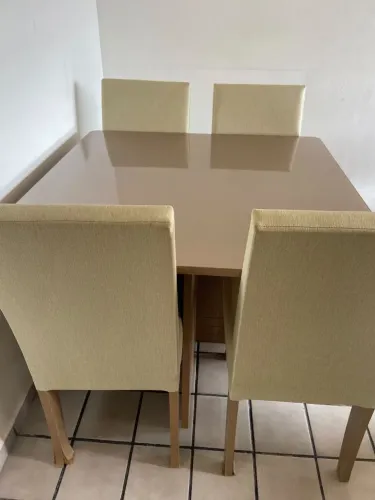 MESA 4 LUGARES BEGE (incluso as 4 cadeiras)