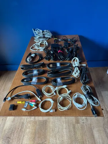 Lote de Cabos e Adaptadores - HDMI, USB, iPhone, DisplayPort, Rede e Mais