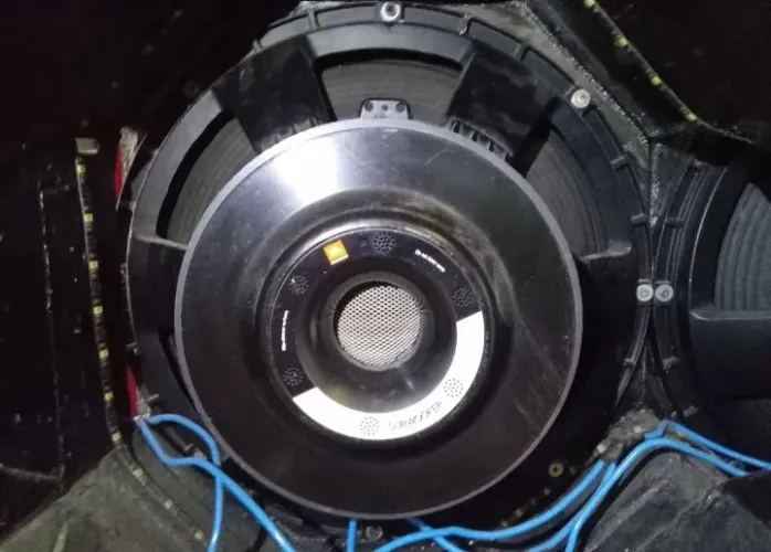 Boca de som automotivo 18p 2200w de potência