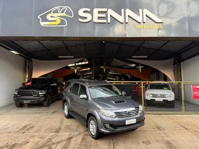 Toyota Hilux SW4 SRV D4-d 4X4 3.0 TDI Dies. AUT 2012