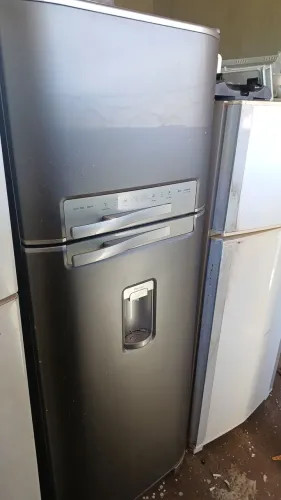 vendo geladeira  frost free semi nova, entrego, pego sua no negocio