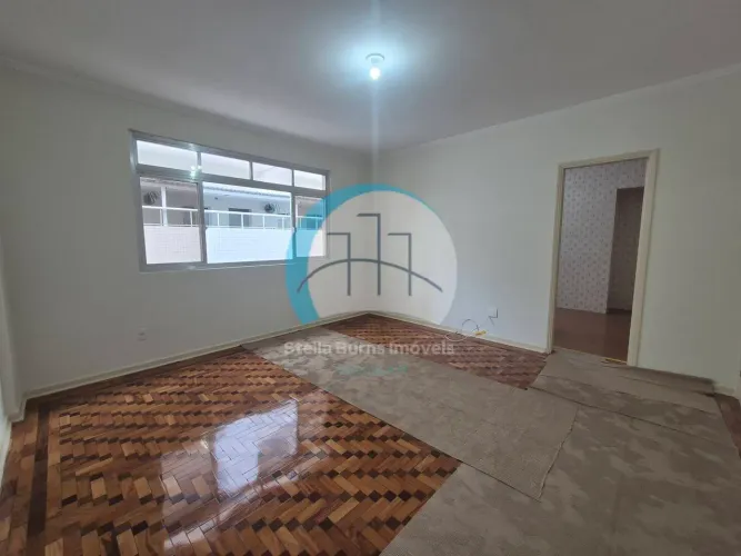 Apartamento 2 quartos elevador vaga demarcada no Gonzaga em Santos