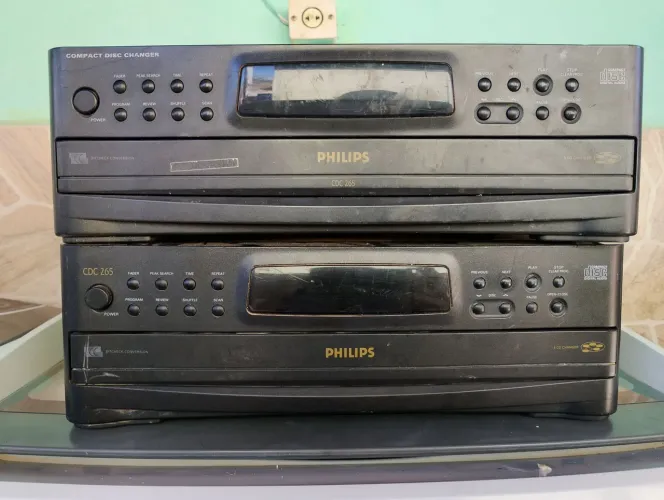 Dois cd player carrossel