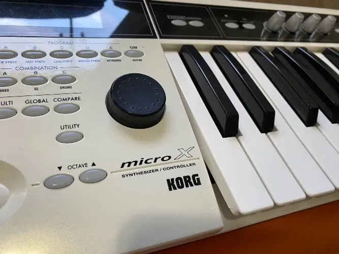 Korg MicroX Teclado Sintetizador