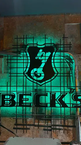 luminoso Becks grande em grade e Led para pessoas exigentes 
