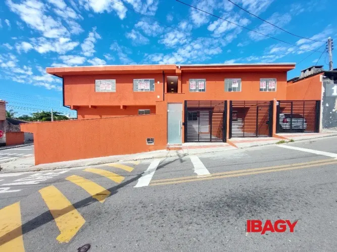 Excelente Apartamento 2 dormitório(s) em Capoeiras - Florianópolis