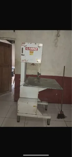Kit Completo para Açougue - Serra Fita G. Paniz + Moedor Metvisa + Vitrine Refrigerada