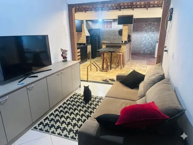 Casa Ampla 240M² com 4 quartos | 3 banheiros Edícula e Área Gourmet com Churrasqueira no C